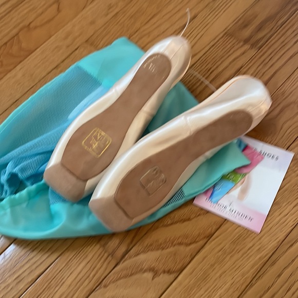 NWT Gaynor Minden Pointe Shoes Code: CL- 8N2FDH - Picture 4 of 4